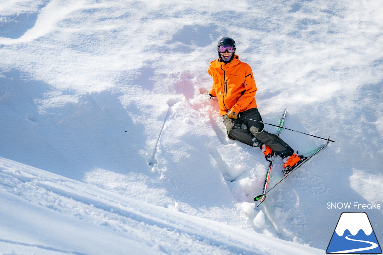 カムイスキーリンクス｜山頂から山麓までゲレンデには積雪たっぷり＆最新の自動券売機導入でチケット購入時の待ち時間も短縮。最高に気持ちの良い春スキーを楽しみましょう(^_-)-☆